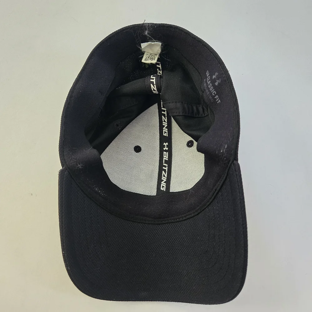 Under Armour classic fit blitzing stretch black hat size M/L